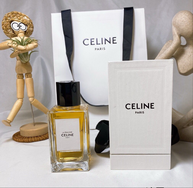 Exuding La peau nue 100ml
Celine. Celine Gauding PARADE